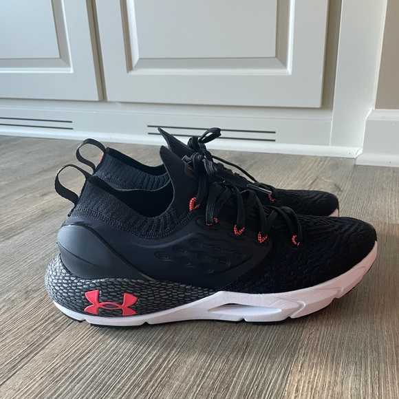 New in box UA HOVR Phantom 2 running shoes - Picture 7 of 14